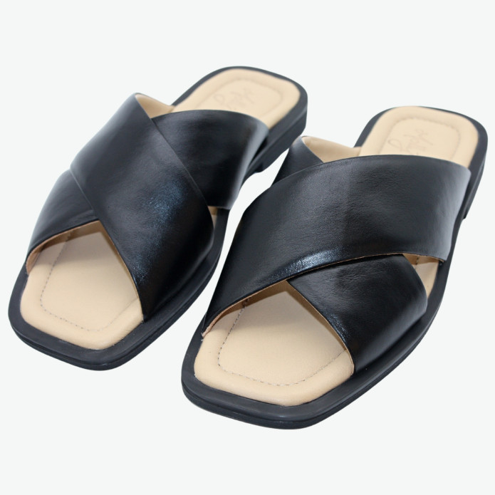 detail 500 1815 Molly Bessa