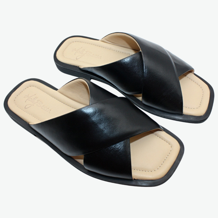 detail 500 1815 Molly Bessa