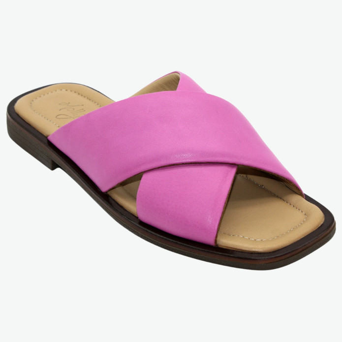 detail 500 1815 Molly Bessa