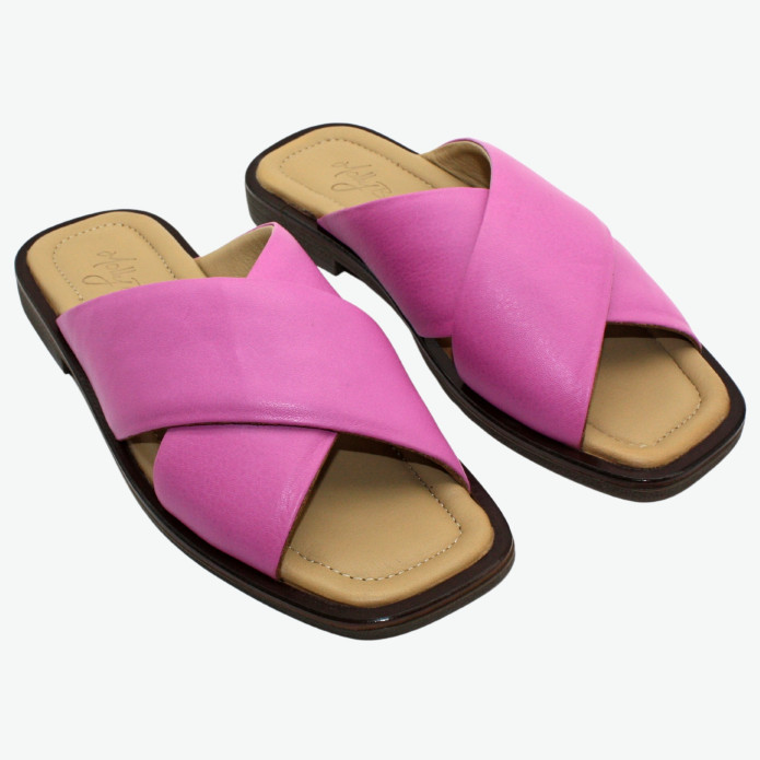detail 500 1815 Molly Bessa