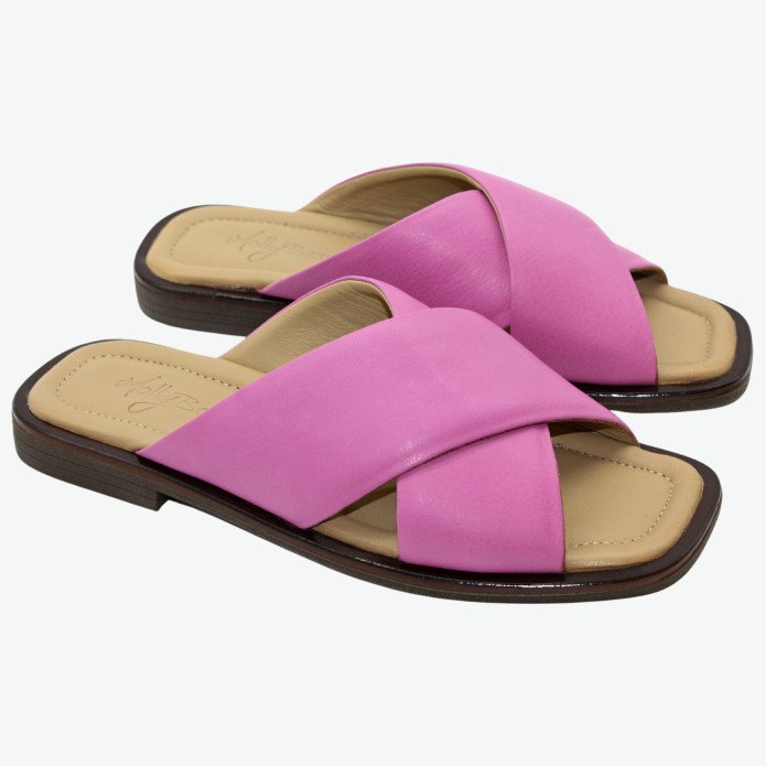 detail 500 1815 Molly Bessa