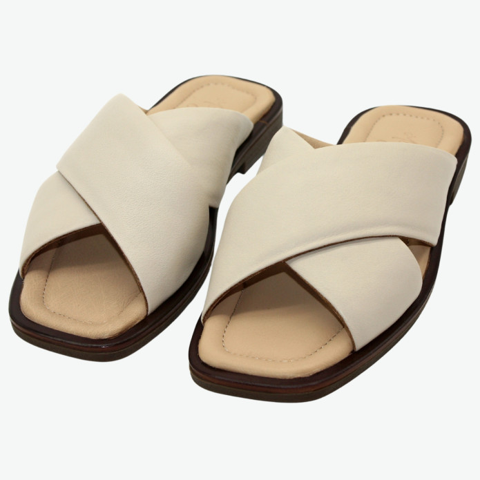 detail 500 1815 Molly Bessa
