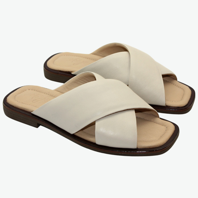 detail 500 1815 Molly Bessa